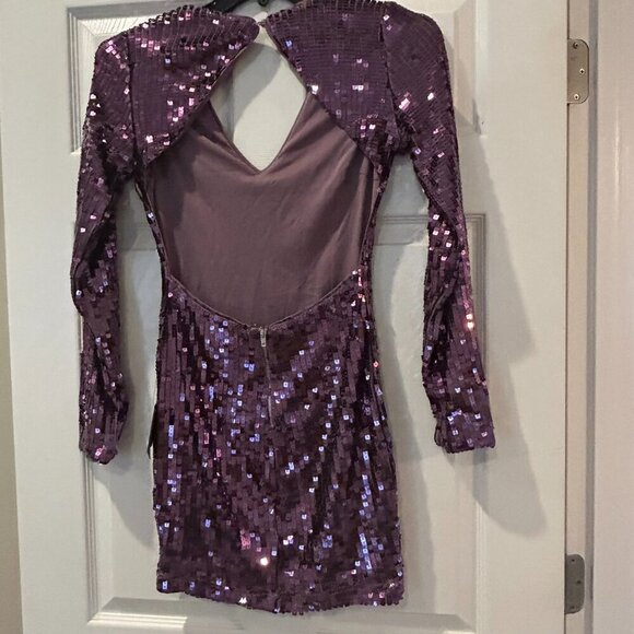 Lulu's NWT All Over Sequin BodyCon Mini Dress Backless V Neck Size Medium Party - Picture 12 of 16